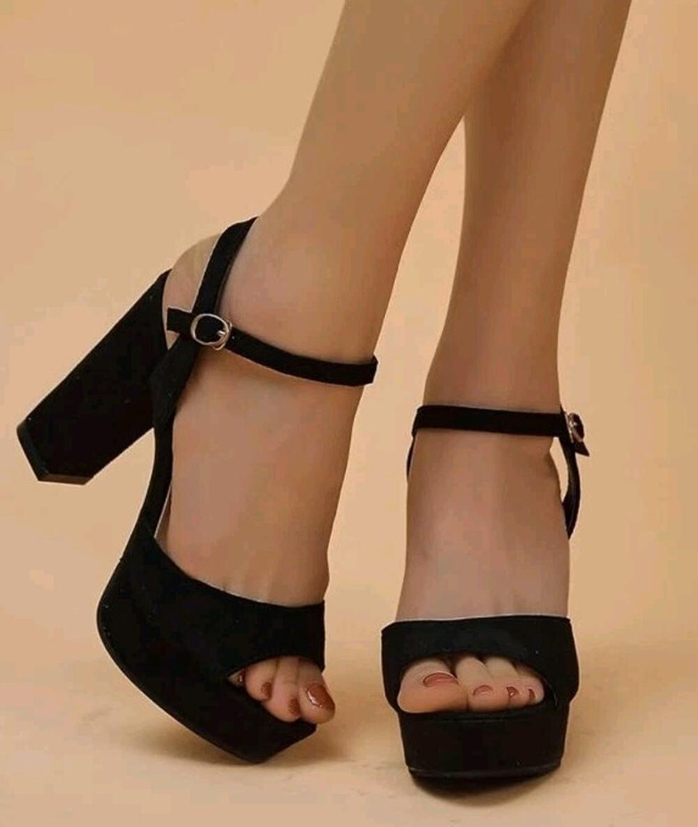 Dominique Nicole Black Strappy Block Heel Sandals Women's Size 9M Buckle